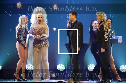 Amsterdam 27 maart 2026
Het laaste optreden van Hans Klok bij the Harbour Club . Joost Verhoeven ( directeur The Harbour Club ) geeft Hans nog een mooi Cadeau
