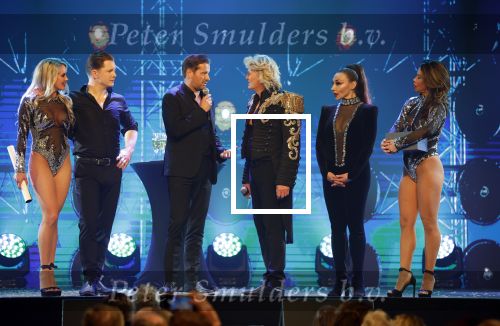 Amsterdam 27 maart 2026
Het laaste optreden van Hans Klok bij the Harbour Club . Joost Verhoeven ( directeur The Harbour Club ) geeft Hans nog een mooi Cadeau