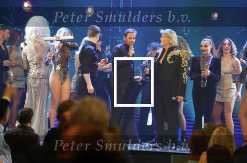 Amsterdam 27 maart 2026
Het laaste optreden van Hans Klok bij the Harbour Club . Joost Verhoeven ( directeur The Harbour Club ) geeft Hans nog een mooi Cadeau