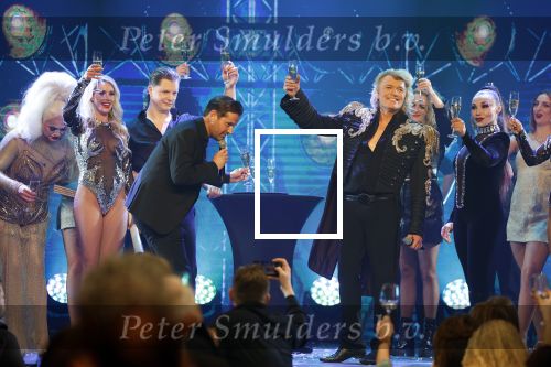 Amsterdam 27 maart 2026
Het laaste optreden van Hans Klok bij the Harbour Club . Joost Verhoeven ( directeur The Harbour Club ) geeft Hans nog een mooi Cadeau