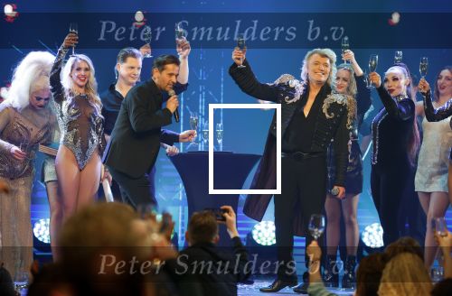 Amsterdam 27 maart 2026
Het laaste optreden van Hans Klok bij the Harbour Club . Joost Verhoeven ( directeur The Harbour Club ) geeft Hans nog een mooi Cadeau