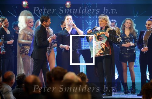 Amsterdam 27 maart 2026
Het laaste optreden van Hans Klok bij the Harbour Club . Joost Verhoeven ( directeur The Harbour Club ) geeft Hans nog een mooi Cadeau