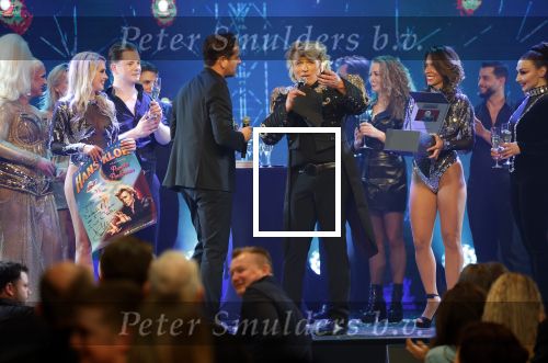 Amsterdam 27 maart 2026
Het laaste optreden van Hans Klok bij the Harbour Club . Joost Verhoeven ( directeur The Harbour Club ) geeft Hans nog een mooi Cadeau
