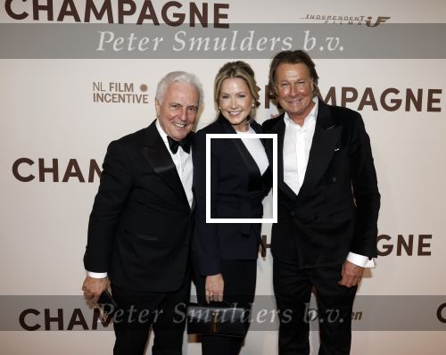 Amsterdam 16 maart 2026
Premiere Champagne met in de hoofdrollen Leo Alkemade Huub Stapel  en Guus Meeuwis . Huub Stapel en Hans Kraay met zijn vrouw Sofie Kraay