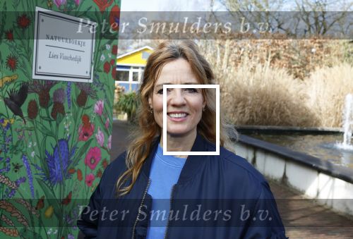 Amsterdam 1 maart 2026
Presentatie boek Lies Visschedijk bij de botanische tuin . Hans Dorrestijn reikte het eerste exemplaar uit . Ilse warringa kwam met haar man Gerwalt Spijkerman
