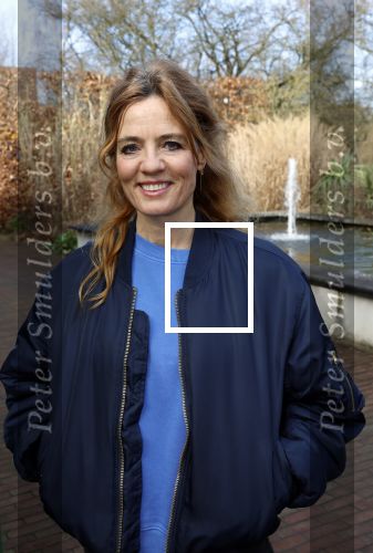Amsterdam 1 maart 2026
Presentatie boek Lies Visschedijk bij de botanische tuin . Hans Dorrestijn reikte het eerste exemplaar uit . Ilse warringa kwam met haar man Gerwalt Spijkerman