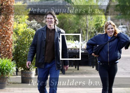 Amsterdam 1 maart 2026
Presentatie boek Lies Visschedijk bij de botanische tuin . Hans Dorrestijn reikte het eerste exemplaar uit . Ilse warringa kwam met haar man Gerwalt Spijkerman
