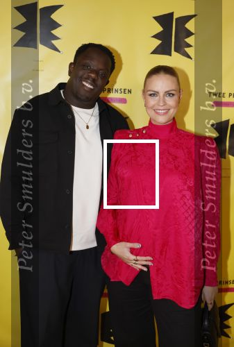 Amsterdam 2 maart 2026
Boekpresentatie Splinter Chabot in de stadsschouwburg van Amsterdam. Iris de Graaf zwanger met partner Tony Boakye