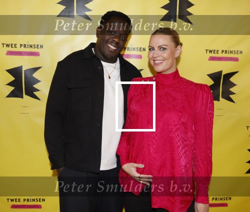 Amsterdam 2 maart 2026
Boekpresentatie Splinter Chabot in de stadsschouwburg van Amsterdam. Iris de Graaf zwanger met partner Tony Boakye