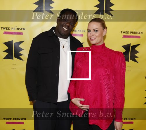 Amsterdam 2 maart 2026
Boekpresentatie Splinter Chabot in de stadsschouwburg van Amsterdam. Iris de Graaf zwanger met partner Tony Boakye