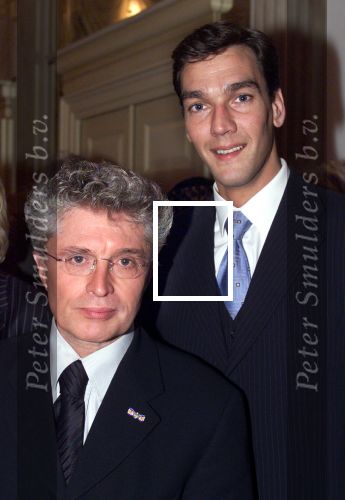 Amsterdam, 21 december 1999
Rita Reijs 75 jaar

Jacques D\'Ancona met vriend

PETER SMULDERS BV