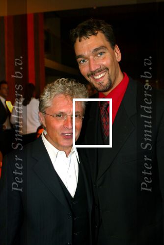 Den Haag 18 oktober 2003

Premiere alleen op de wereld in den haag.

Jacques d Ancona met vriend hans Langhout


Peter Smulders bv