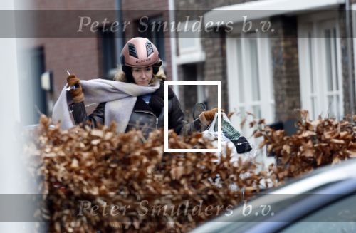 Hilversum 28 februari 2026
Jamie Kazan komt met scooter aan bij huis van Steven kazan . Daarna gaat ze boodschappen ndoen en komt ze ook weer terug.