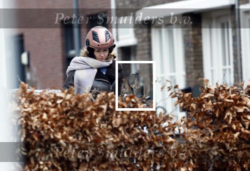Hilversum 28 februari 2026
Jamie Kazan komt met scooter aan bij huis van Steven kazan . Daarna gaat ze boodschappen ndoen en komt ze ook weer terug.