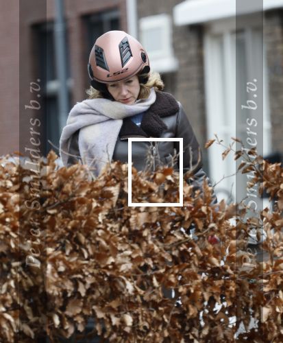 Hilversum 28 februari 2026
Jamie Kazan komt met scooter aan bij huis van Steven kazan . Daarna gaat ze boodschappen ndoen en komt ze ook weer terug.