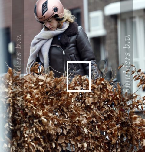 Hilversum 28 februari 2026
Jamie Kazan komt met scooter aan bij huis van Steven kazan . Daarna gaat ze boodschappen ndoen en komt ze ook weer terug.