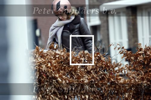 Hilversum 28 februari 2026
Jamie Kazan komt met scooter aan bij huis van Steven kazan . Daarna gaat ze boodschappen ndoen en komt ze ook weer terug.