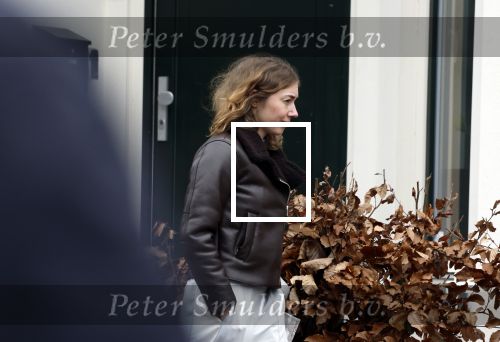 Hilversum 28 februari 2026
Jamie Kazan komt met scooter aan bij huis van Steven kazan . Daarna gaat ze boodschappen ndoen en komt ze ook weer terug.