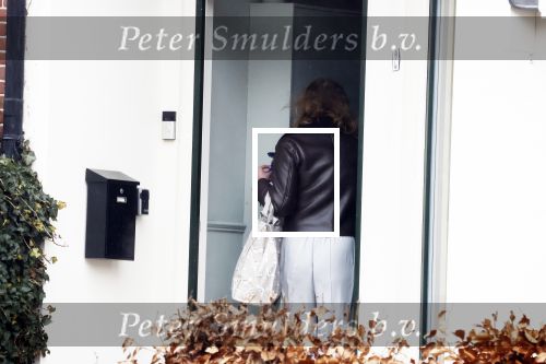 Hilversum 28 februari 2026
Jamie Kazan komt met scooter aan bij huis van Steven kazan . Daarna gaat ze boodschappen ndoen en komt ze ook weer terug.