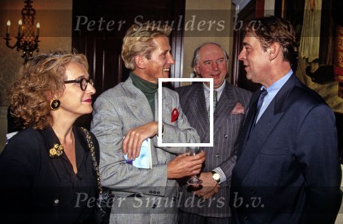 Amsterdam, 15 Oktober 1992
Uitreiking boek van Gert Jan Droge, hier op de foto met Jan Lenferink en Matthijs v Heijningen en zijn vrouw
Foto Peter Smulders BV