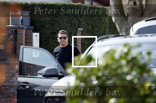 Volendam 20 maart 2026
Liza Smit helpt haar man Jan Smit met het inpakken van spullen in zijn auto . Na een huwelijk van 14 jaar hebben ze besloten te gaan scheiden . Liza blijft met de kinderen in hun huis wonen terwijl Jan in een huurhuis in Broek en Waterland gaat wonen.