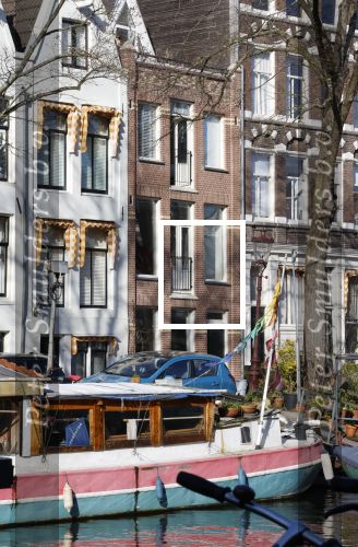Amsterdam 5 maart 2026
Javier Guzman met zijn nieuwe vriendin lopend naar zijn huis in het centrum van Amsterdam.