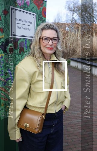 Amsterdam 1 maart 2026
Presentatie boek Lies Visschedijk bij de botanische tuin . Hans Dorrestijn reikte het eerste exemplaar uit . Jildou v d Bijl