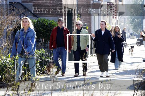 Amsterdam 5 maart 2026
Jon v Eerd met partner een een goede vriendin wandelend met hun hond in Amsterdam zuid.