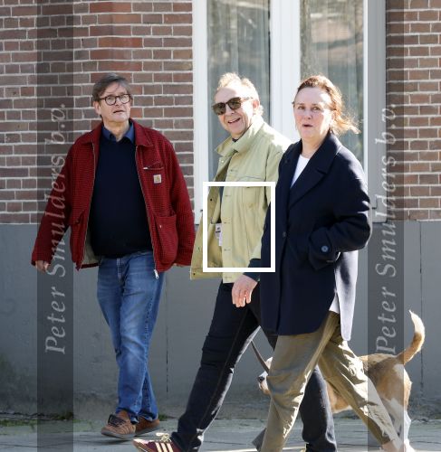 Amsterdam 5 maart 2026
Jon v Eerd met partner een een goede vriendin wandelend met hun hond in Amsterdam zuid.