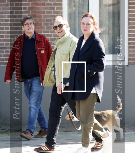 Amsterdam 5 maart 2026
Jon v Eerd met partner een een goede vriendin wandelend met hun hond in Amsterdam zuid.