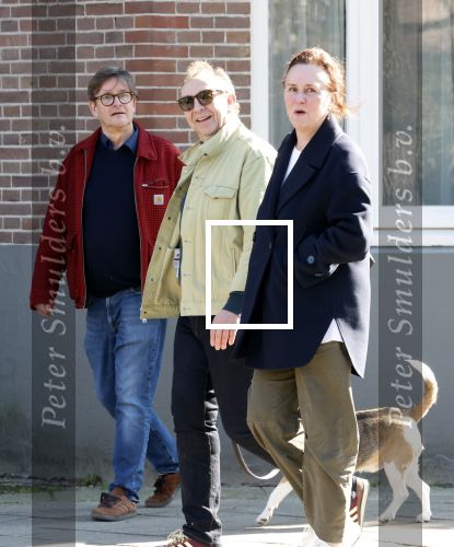 Amsterdam 5 maart 2026
Jon v Eerd met partner een een goede vriendin wandelend met hun hond in Amsterdam zuid.