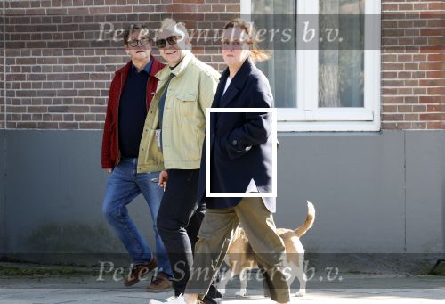 Amsterdam 5 maart 2026
Jon v Eerd met partner een een goede vriendin wandelend met hun hond in Amsterdam zuid.