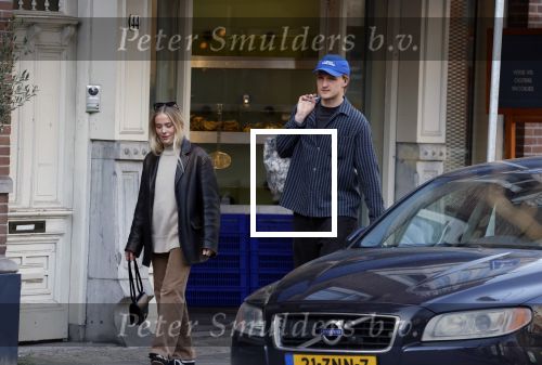 Amsterdam 9 maart 2026
Kasper Dolberg en zijn vrouw Julie Laerke doen boodschappen in Amsterdam zuid.