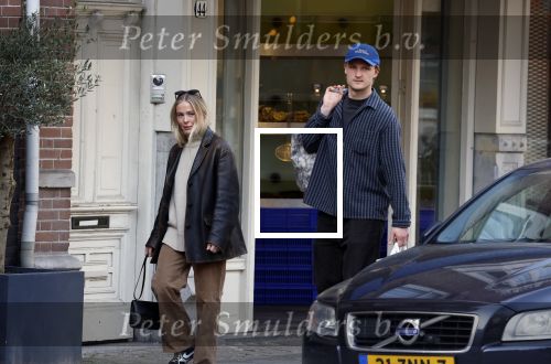 Amsterdam 9 maart 2026
Kasper Dolberg en zijn vrouw Julie Laerke doen boodschappen in Amsterdam zuid.