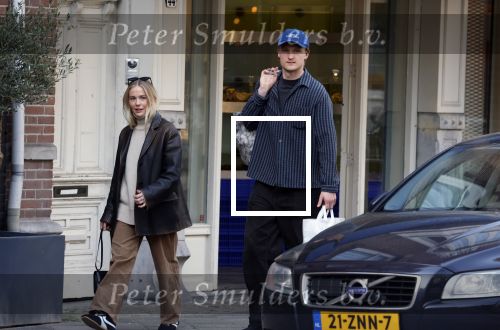 Amsterdam 9 maart 2026
Kasper Dolberg en zijn vrouw Julie Laerke doen boodschappen in Amsterdam zuid.