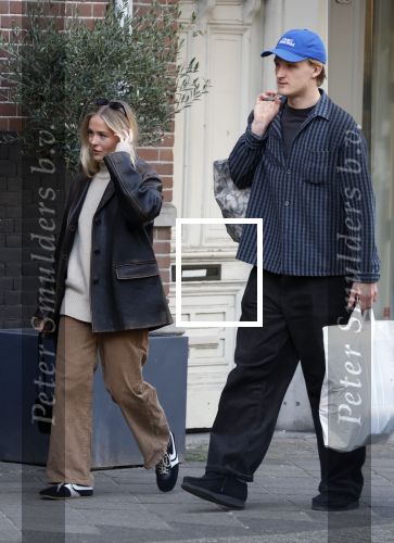 Amsterdam 9 maart 2026
Kasper Dolberg en zijn vrouw Julie Laerke doen boodschappen in Amsterdam zuid.