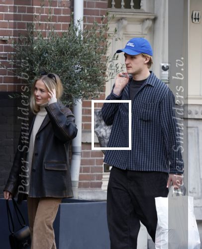 Amsterdam 9 maart 2026
Kasper Dolberg en zijn vrouw Julie Laerke doen boodschappen in Amsterdam zuid.