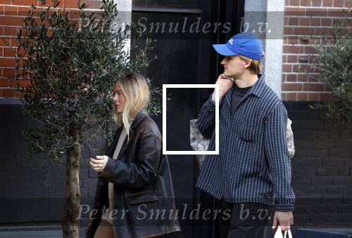 Amsterdam 9 maart 2026
Kasper Dolberg en zijn vrouw Julie Laerke doen boodschappen in Amsterdam zuid.