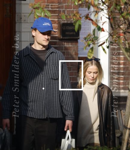 Amsterdam 9 maart 2026
Kasper Dolberg en zijn vrouw Julie Laerke doen boodschappen in Amsterdam zuid.