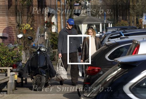 Amsterdam 9 maart 2026
Kasper Dolberg en zijn vrouw Julie Laerke doen boodschappen in Amsterdam zuid.