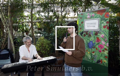 Amsterdam 1 maart 2026
Presentatie boek Lies Visschedijk bij de botanische tuin . Hans Dorrestijn reikte het eerste exemplaar uit . Ko v Uchelen