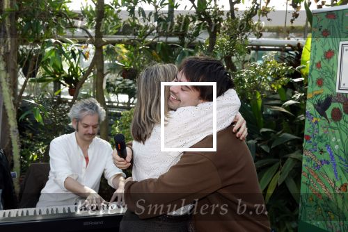 Amsterdam 1 maart 2026
Presentatie boek Lies Visschedijk bij de botanische tuin . Hans Dorrestijn reikte het eerste exemplaar uit . Ko v Uchelen