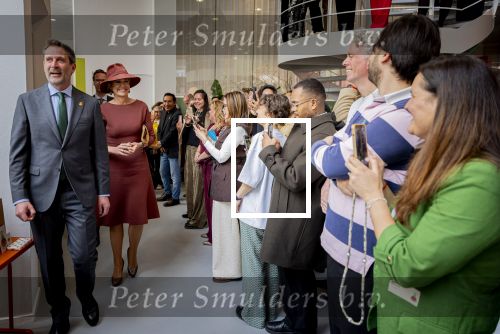 Den Haag 31 maart 2026
Koningin MÃ¡xima is aanwezig bij de viering van het 70-jarig jubileum van Oxfam Novib. De internationale humanitaire organisatie kijkt tijdens de viering vooruit naar de grote, wereldwijde uitdagingen van deze tijd. Koningin MÃ¡xima opent tijdens de bijeenkomst het nieuwe kantoor. Jan v Zanen en Wouter Kolff  ontvangen Maxima . Dolf Jansen