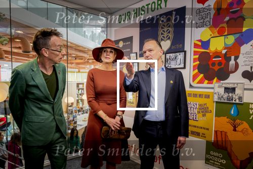 Den Haag 31 maart 2026
Koningin MÃ¡xima is aanwezig bij de viering van het 70-jarig jubileum van Oxfam Novib. De internationale humanitaire organisatie kijkt tijdens de viering vooruit naar de grote, wereldwijde uitdagingen van deze tijd. Koningin MÃ¡xima opent tijdens de bijeenkomst het nieuwe kantoor. Jan v Zanen en Wouter Kolff  ontvangen Maxima . Dolf Jansen