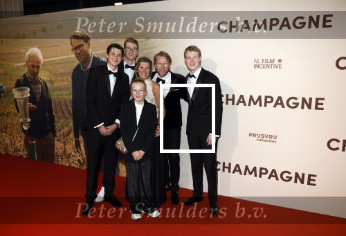 Amsterdam 16 maart 2026
Premiere Champagne met in de hoofdrollen Leo Alkemade Huub Stapel  en Guus Meeuwis . Leo Alkemade met vrouw en kinderen