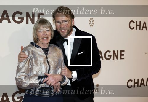 Amsterdam 16 maart 2026
Premiere Champagne met in de hoofdrollen Leo Alkemade Huub Stapel  en Guus Meeuwis . Leo Alkemade met moeder