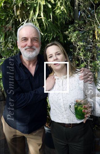 Amsterdam 1 maart 2026
Presentatie boek Lies Visschedijk bij de botanische tuin . Hans Dorrestijn reikte het eerste exemplaar uit . Lies Visschedijk en partner Marc