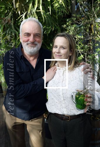 Amsterdam 1 maart 2026
Presentatie boek Lies Visschedijk bij de botanische tuin . Hans Dorrestijn reikte het eerste exemplaar uit . Lies Visschedijk en partner Marc