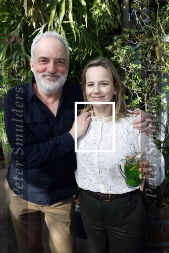 Amsterdam 1 maart 2026
Presentatie boek Lies Visschedijk bij de botanische tuin . Hans Dorrestijn reikte het eerste exemplaar uit . Lies Visschedijk en partner Marc