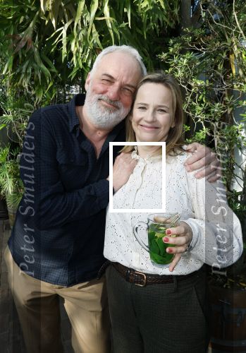 Amsterdam 1 maart 2026
Presentatie boek Lies Visschedijk bij de botanische tuin . Hans Dorrestijn reikte het eerste exemplaar uit . Lies Visschedijk en partner Marc